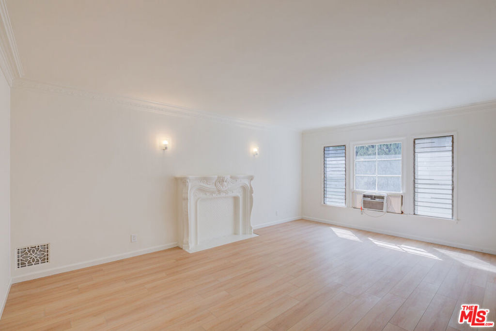 143 S Canon Drive - Photo 4