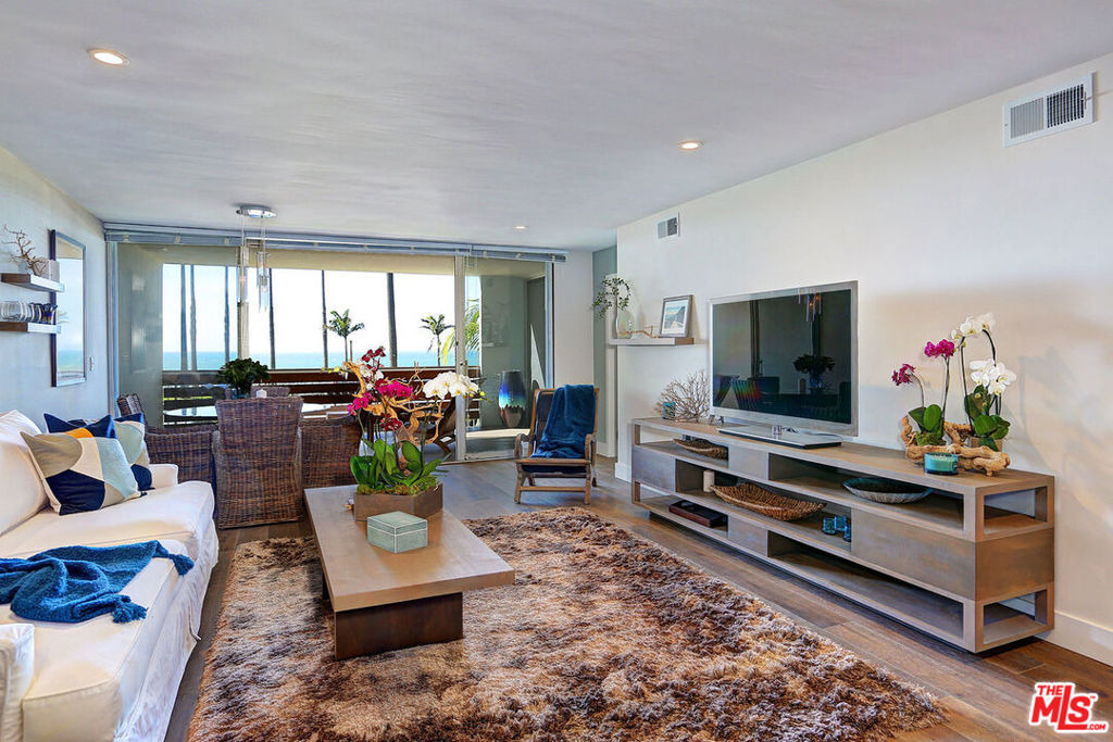 1025 Ocean Avenue - Photo 1