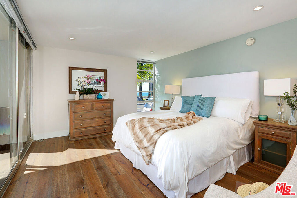 1025 Ocean Avenue - Photo 7