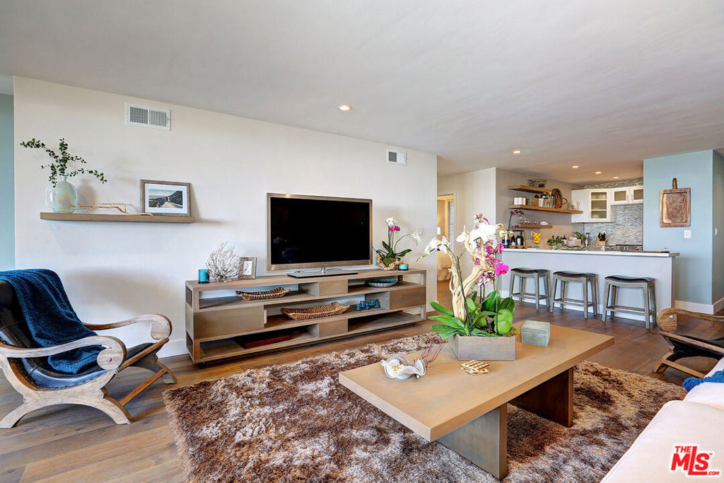 1025 Ocean Avenue - Photo 3