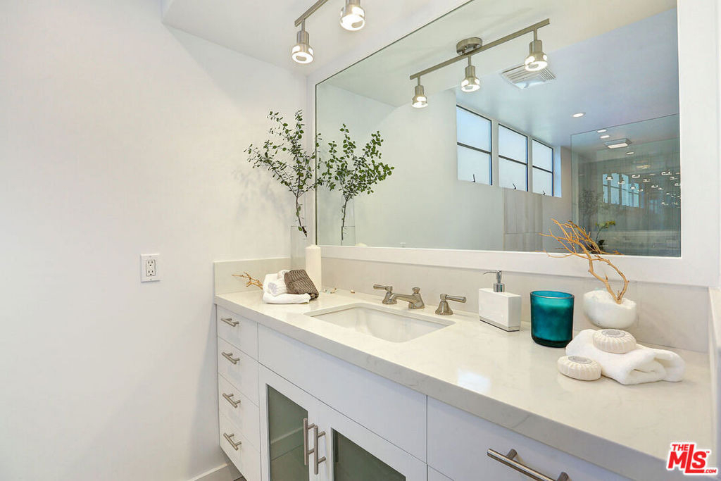 1025 Ocean Avenue - Photo 13