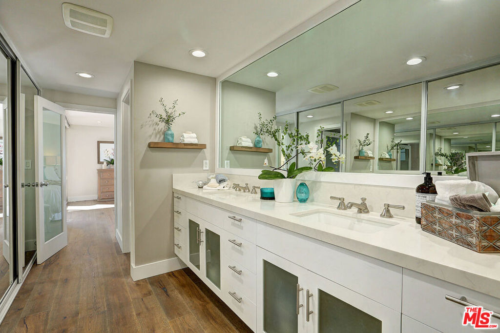 1025 Ocean Avenue - Photo 9