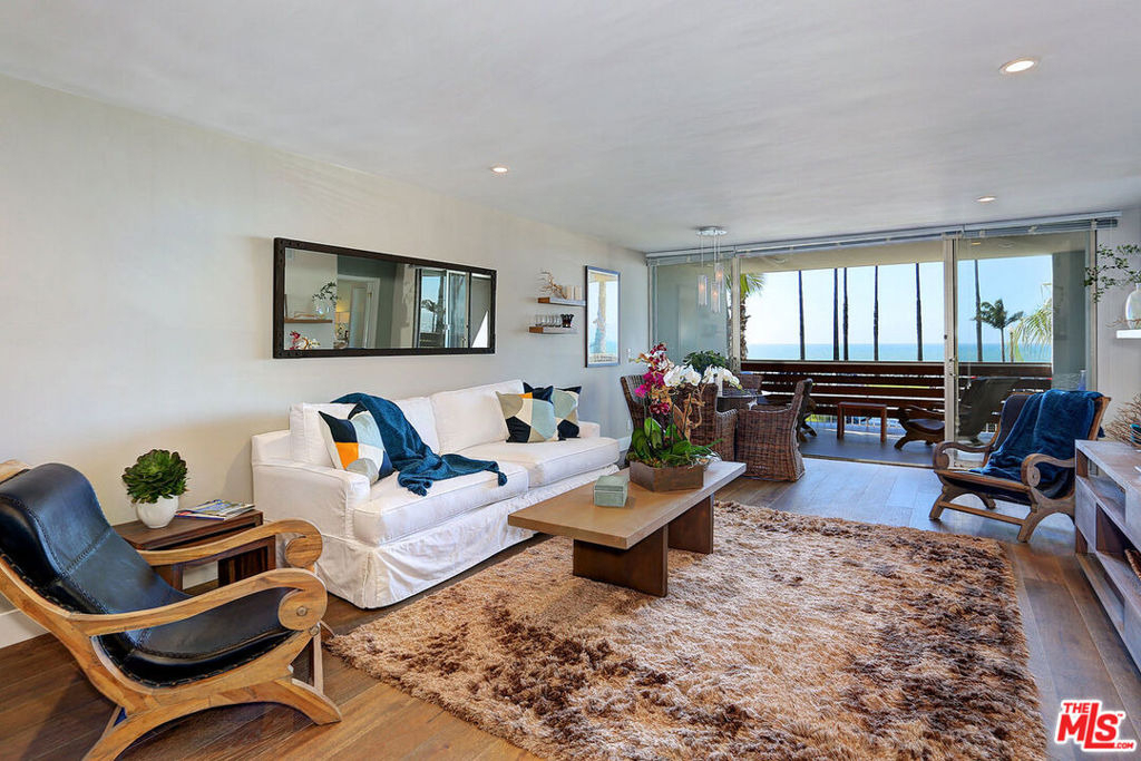 1025 Ocean Avenue - Photo 2