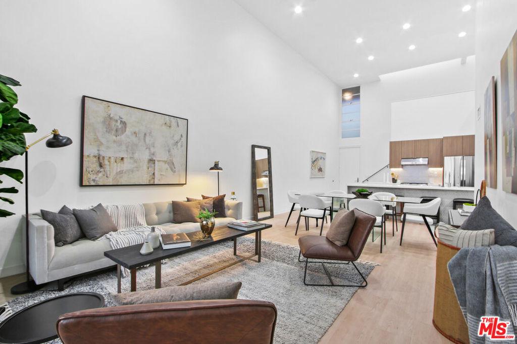 1025 Ocean Avenue - Photo 2