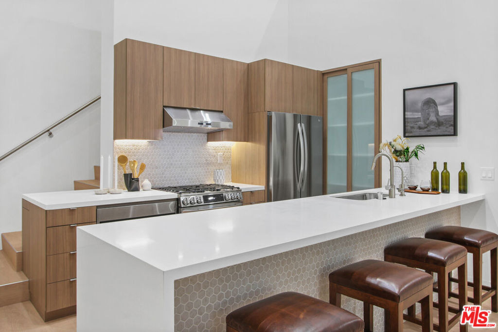 1025 Ocean Avenue - Photo 3