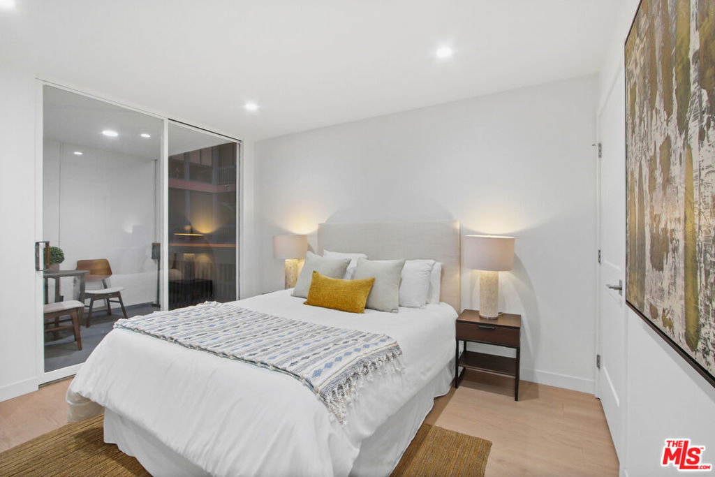 1025 Ocean Avenue - Photo 8