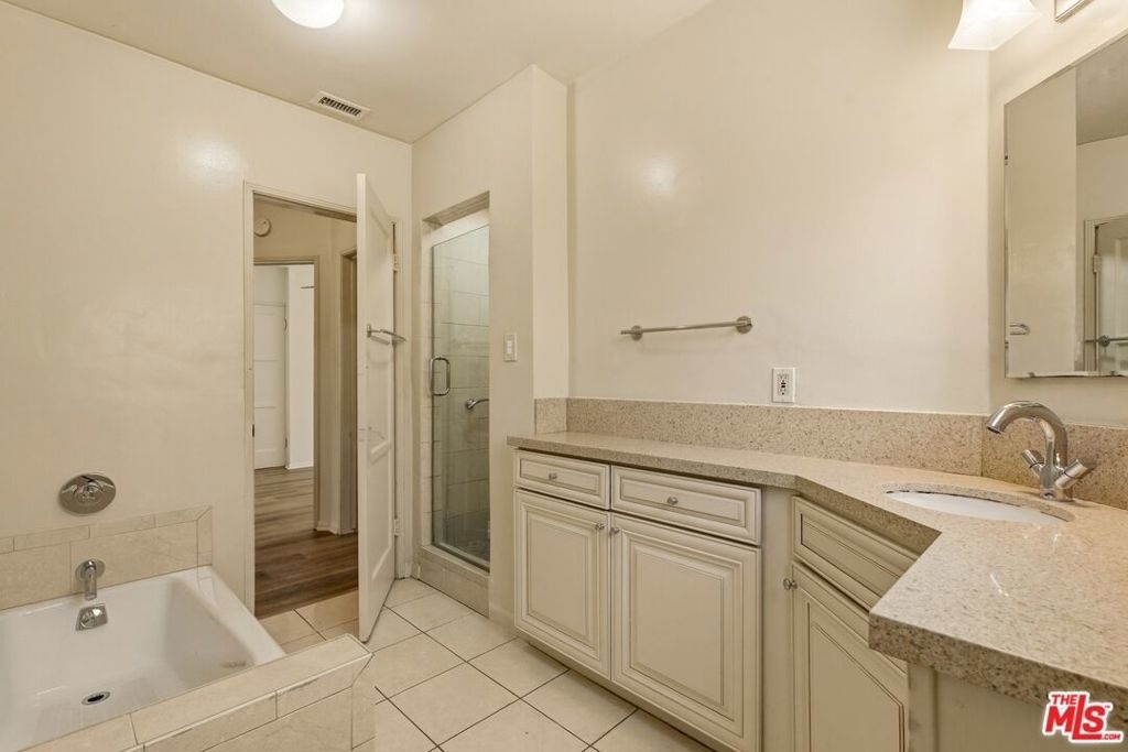 7407 Naylor Avenue - Photo 10