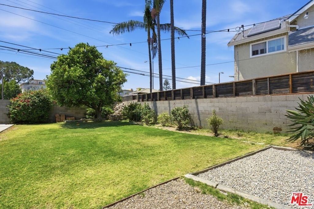 7407 Naylor Avenue - Photo 11