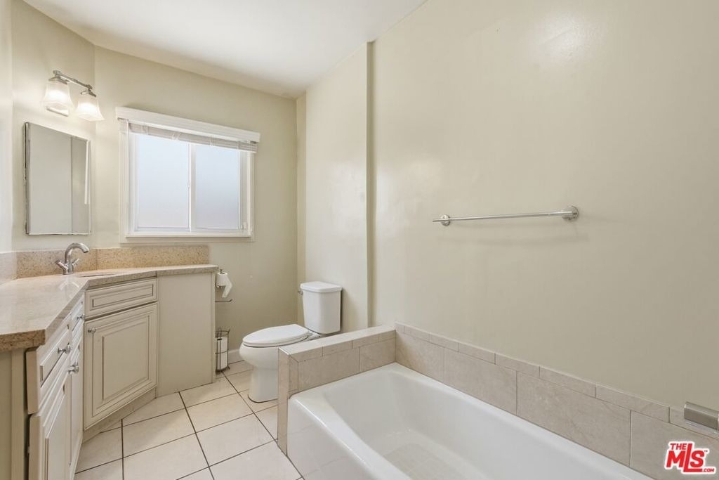 7407 Naylor Avenue - Photo 9