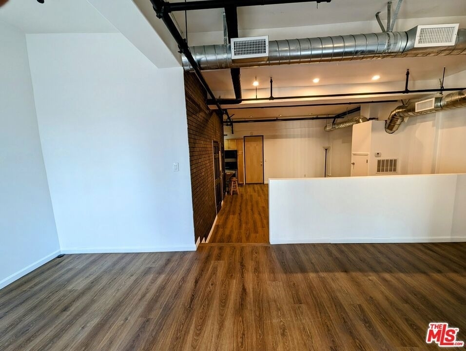 312 W 5th Street - Photo 4