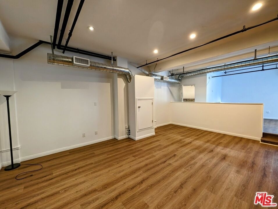 312 W 5th Street - Photo 1