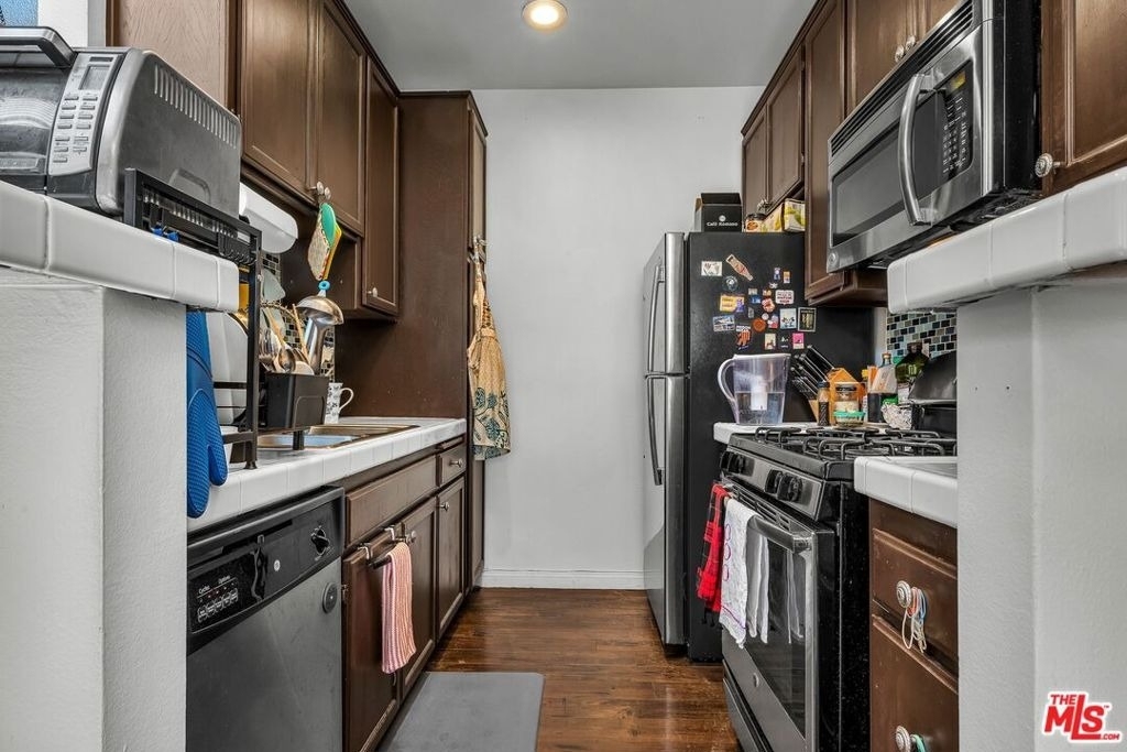 1546 Hi Point Street - Photo 4