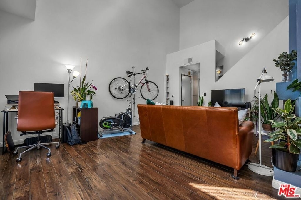1546 Hi Point Street - Photo 2