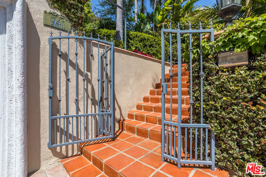 941 N Norman Place - Photo 3