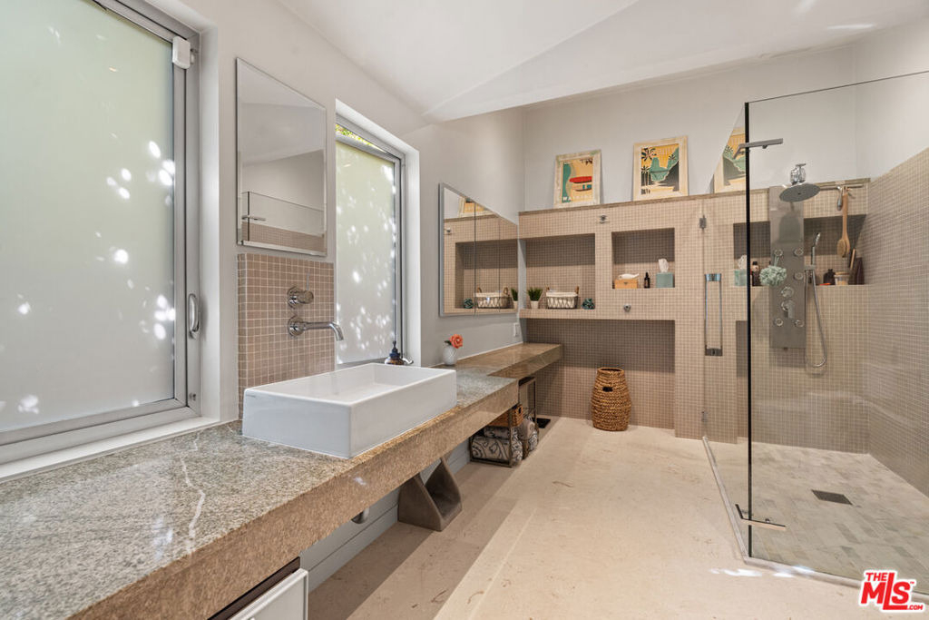 1853 Nichols Canyon Road - Photo 17