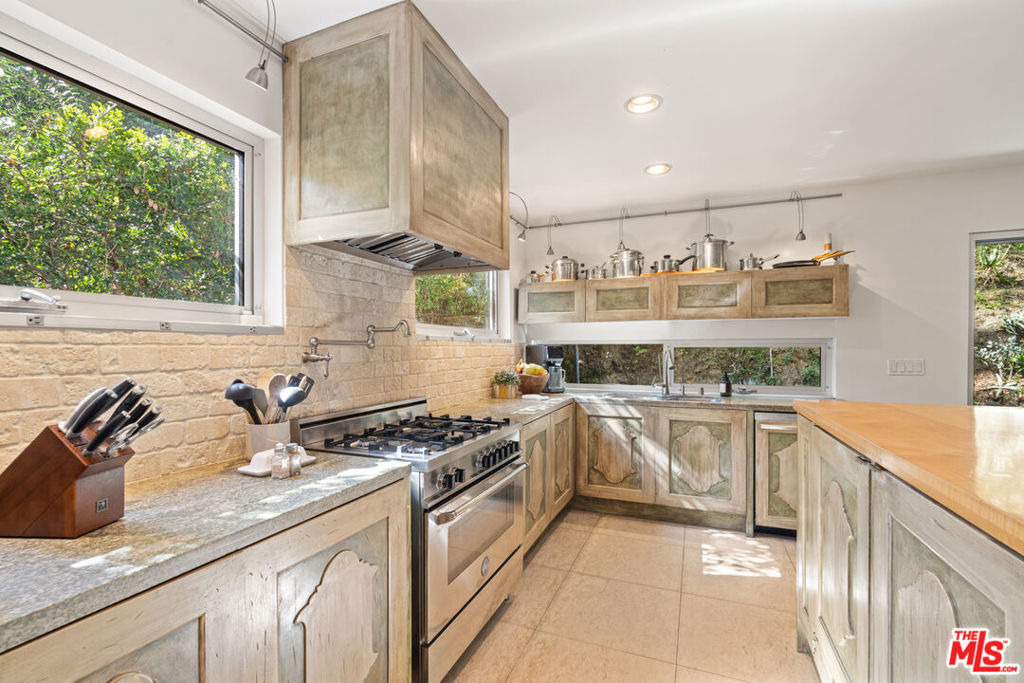 1853 Nichols Canyon Road - Photo 10