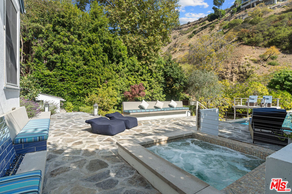 1853 Nichols Canyon Road - Photo 26