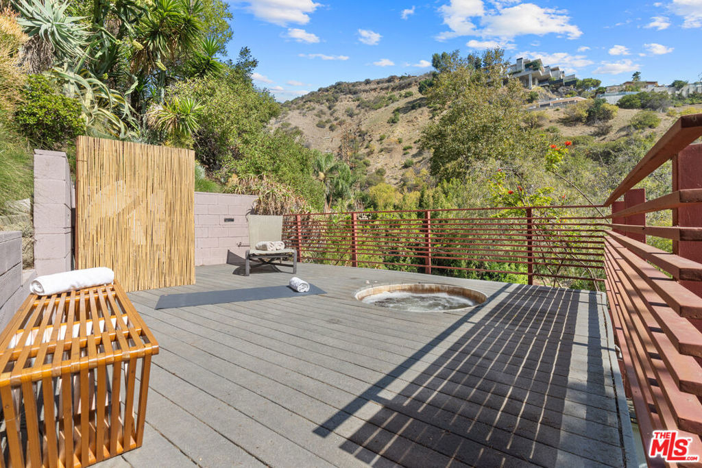 1853 Nichols Canyon Road - Photo 35