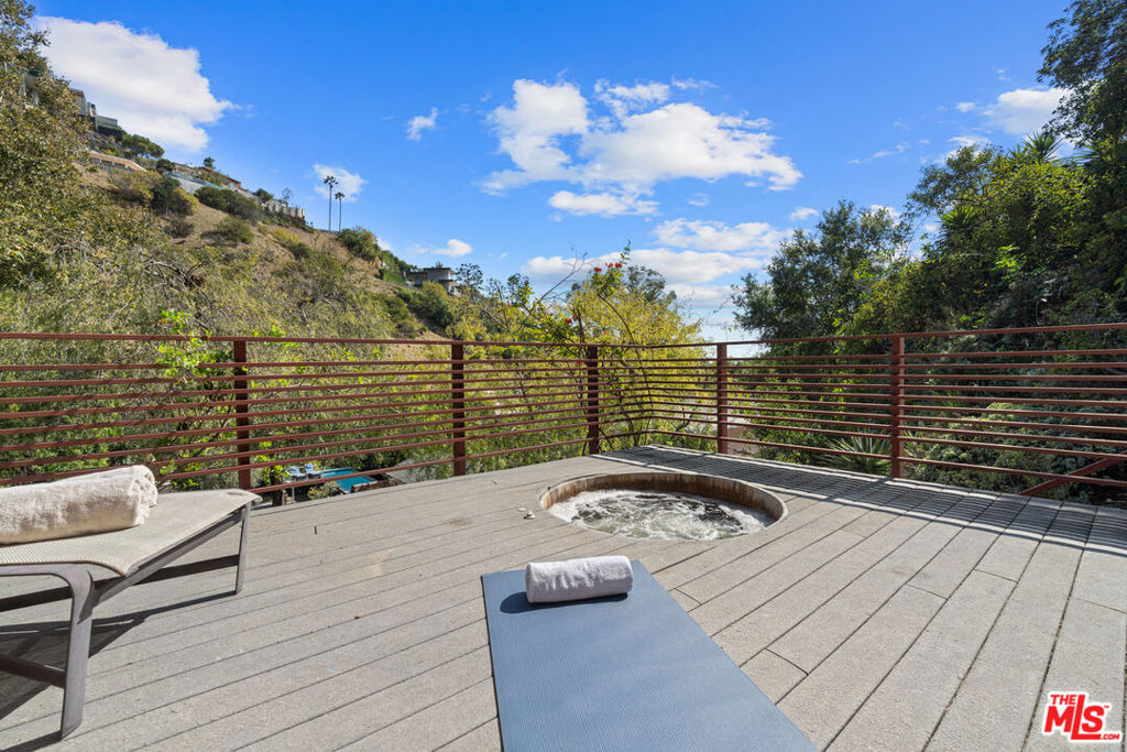 1853 Nichols Canyon Road - Photo 36