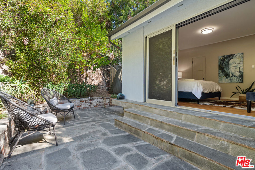 1853 Nichols Canyon Road - Photo 23