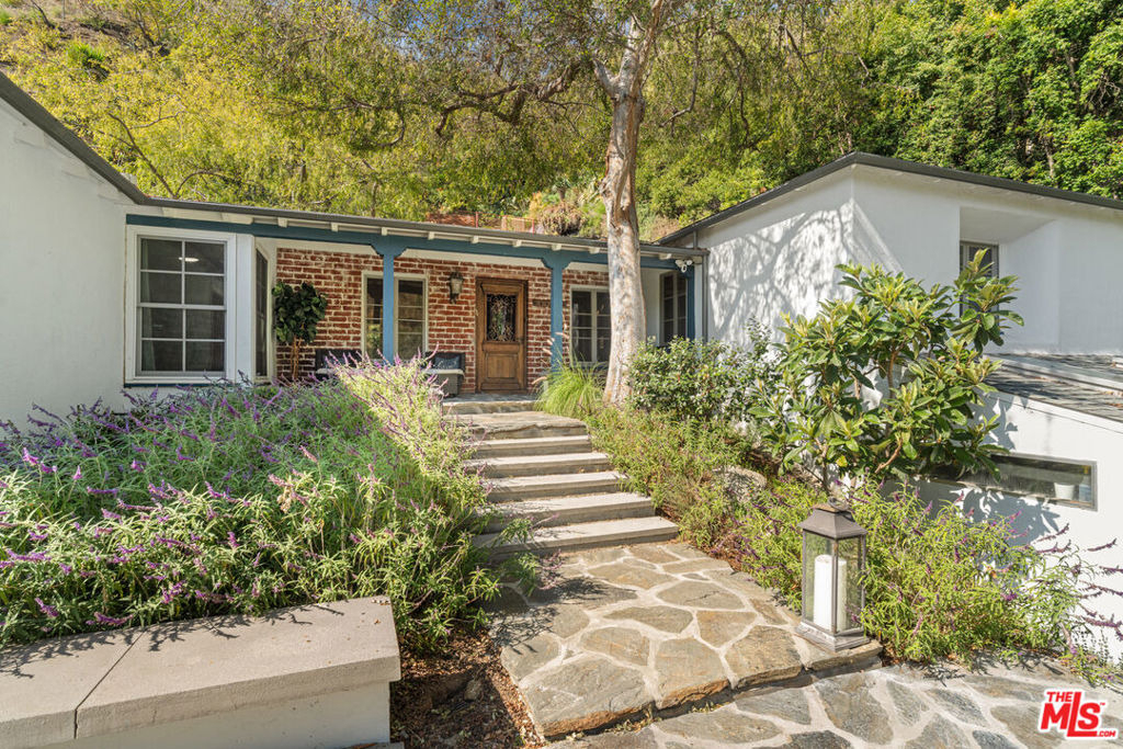 1853 Nichols Canyon Road - Photo 3