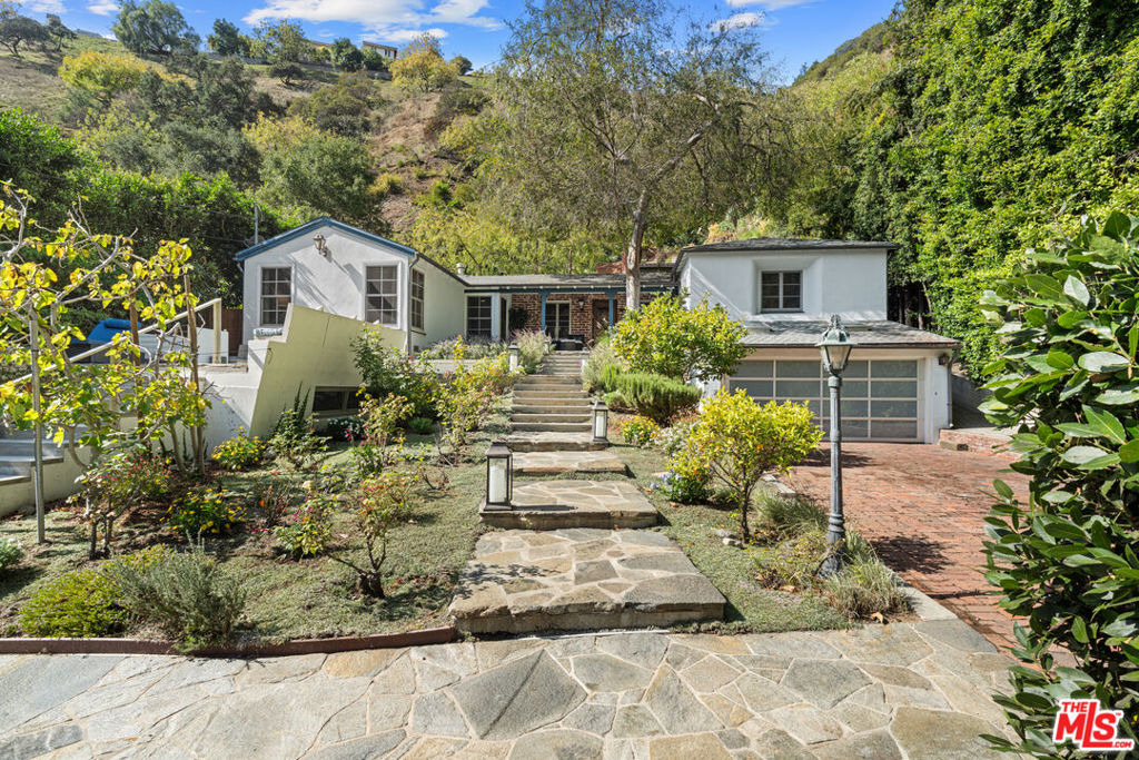 1853 Nichols Canyon Road - Photo 2