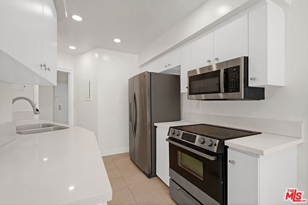 7250 Franklin Avenue - Photo 2