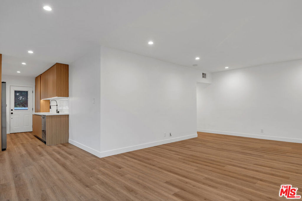 950 Havenhurst Drive - Photo 1