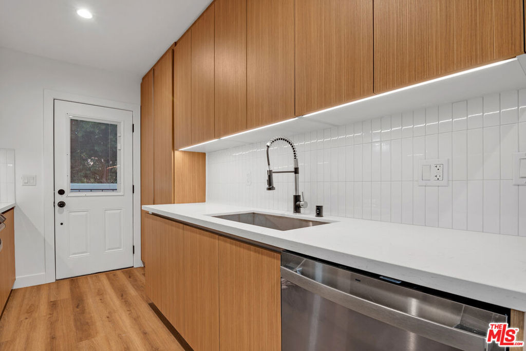 950 Havenhurst Drive - Photo 7