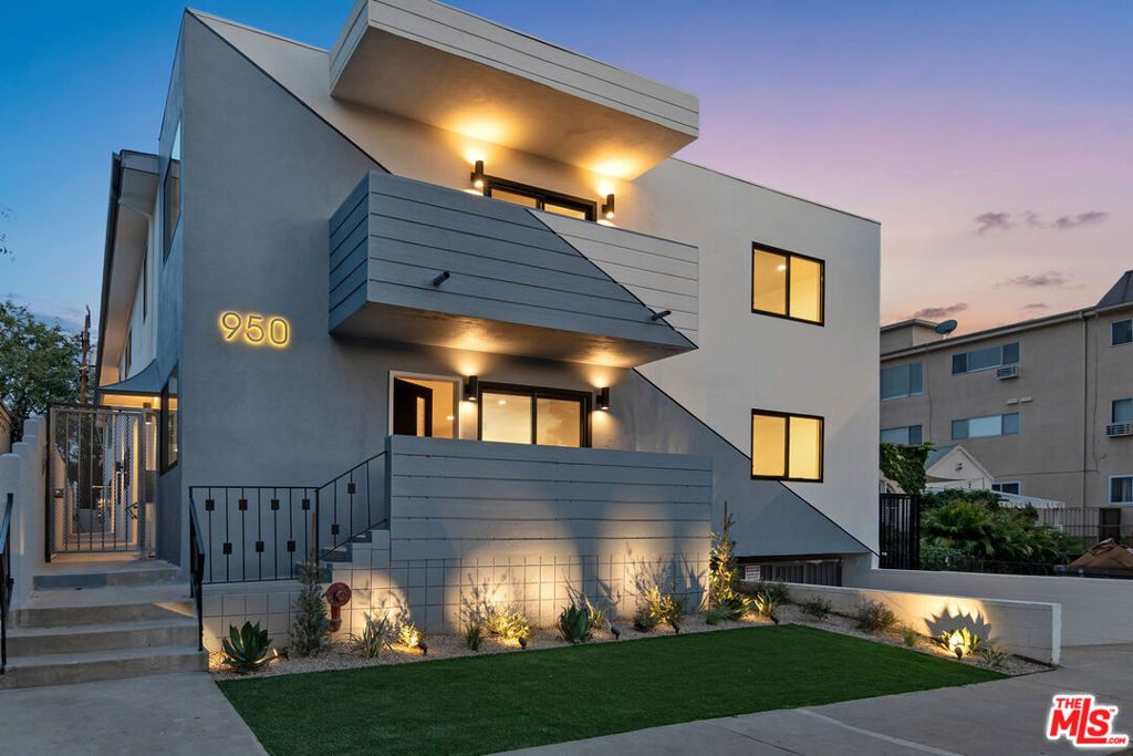 950 Havenhurst Drive - Photo 2