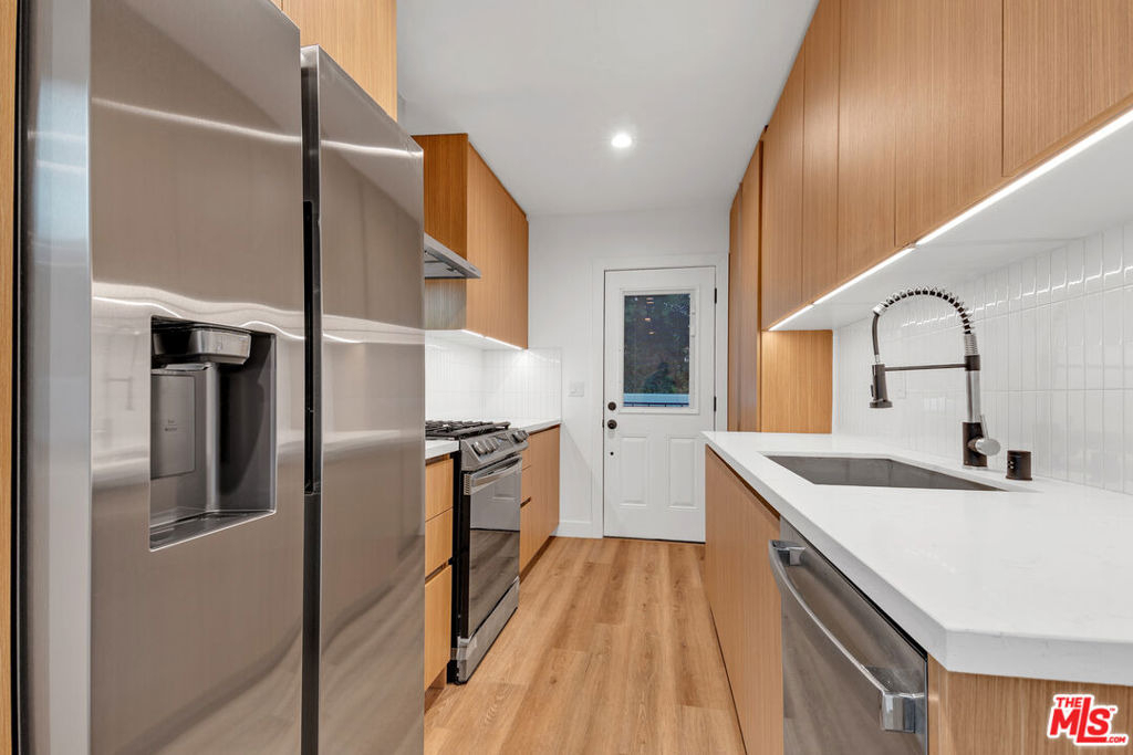950 Havenhurst Drive - Photo 6