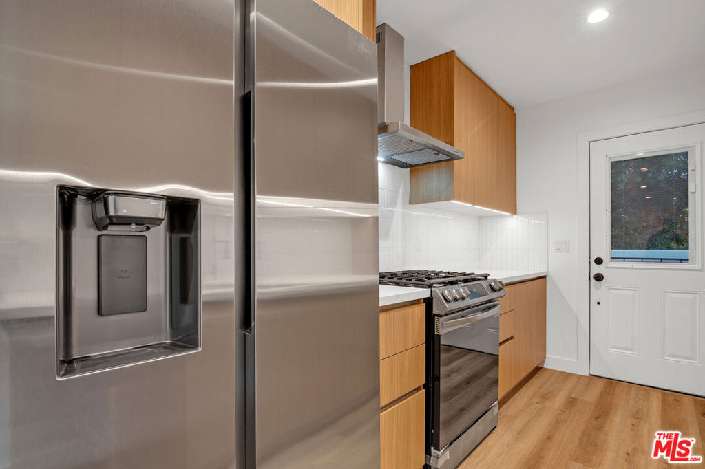 950 Havenhurst Drive - Photo 8