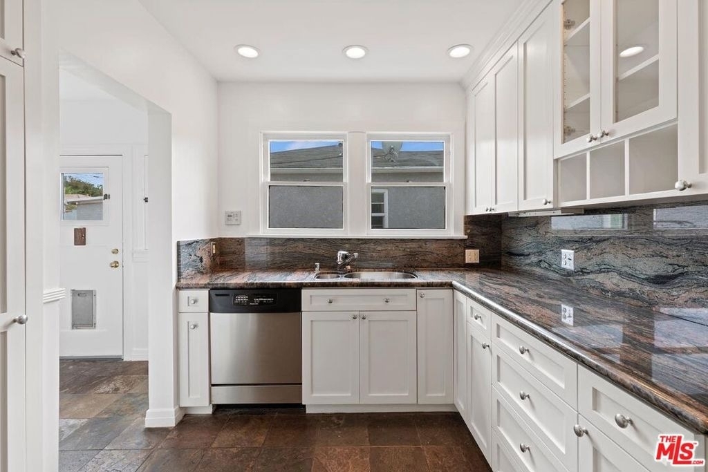 228 Rennie Avenue - Photo 8