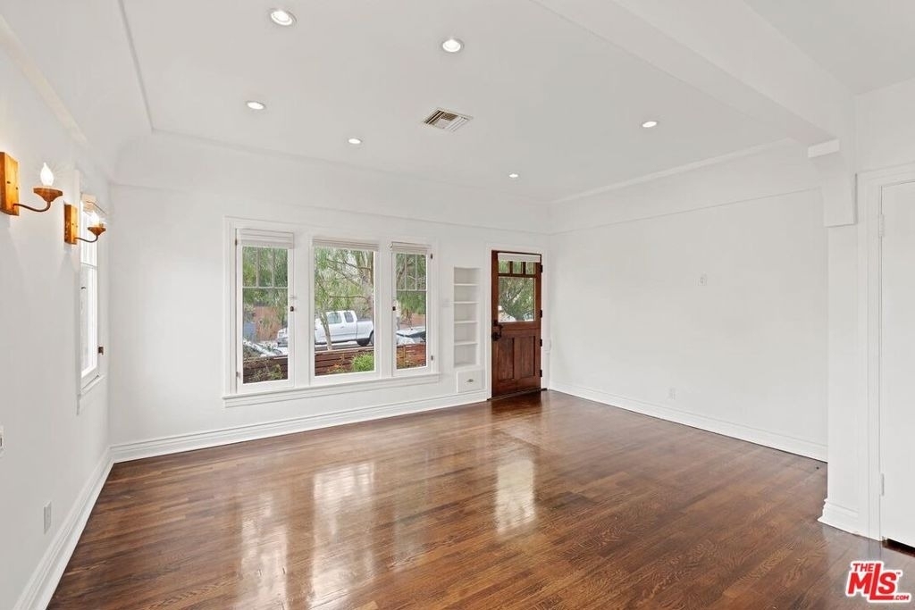 228 Rennie Avenue - Photo 4