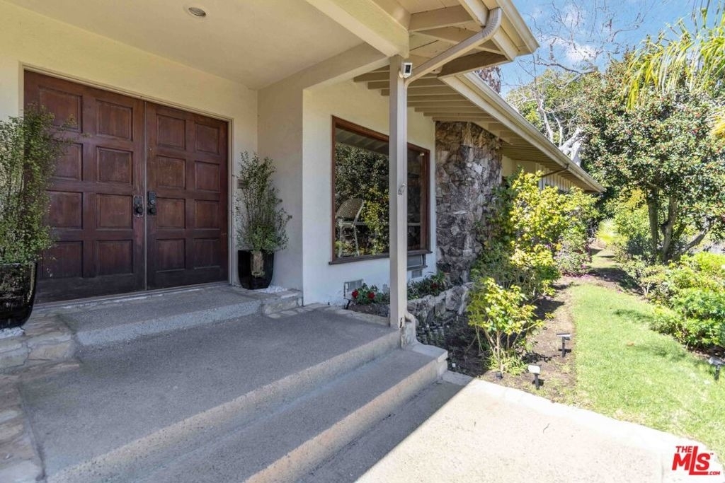 1133 Somera Road - Photo 5