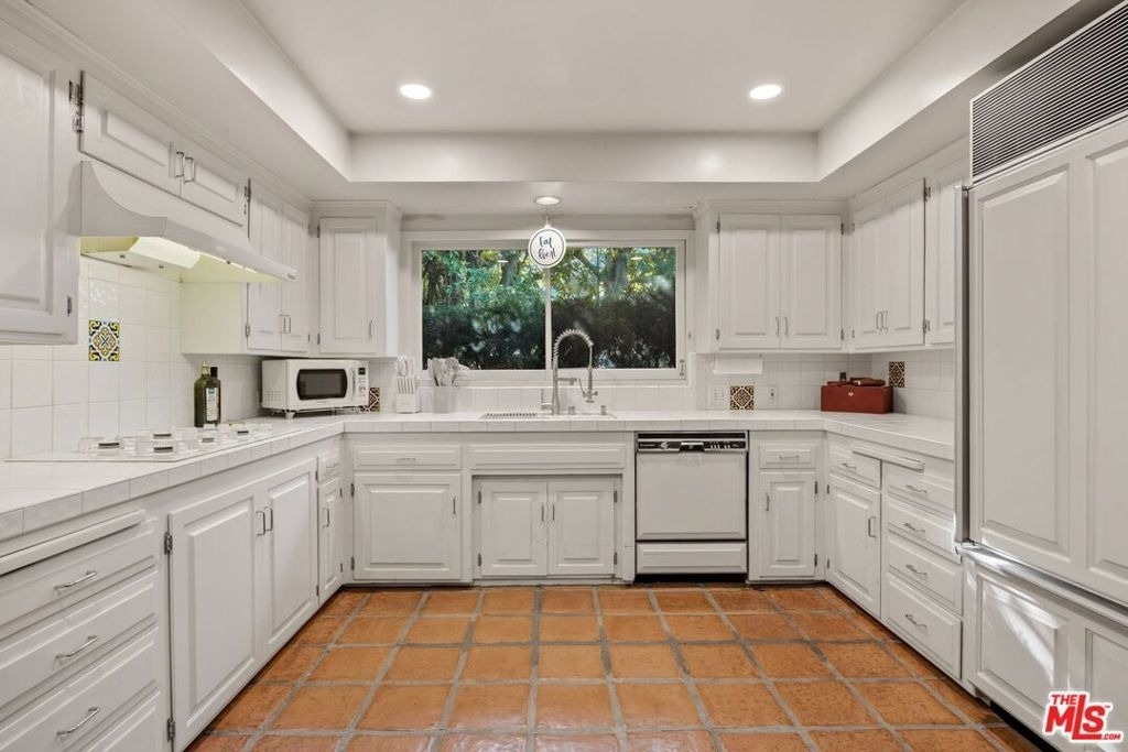 1133 Somera Road - Photo 13