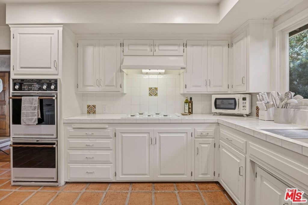 1133 Somera Road - Photo 14