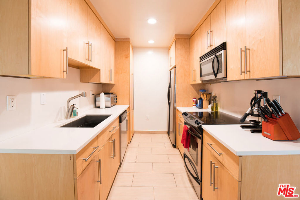 931 N Alfred Street - Photo 12