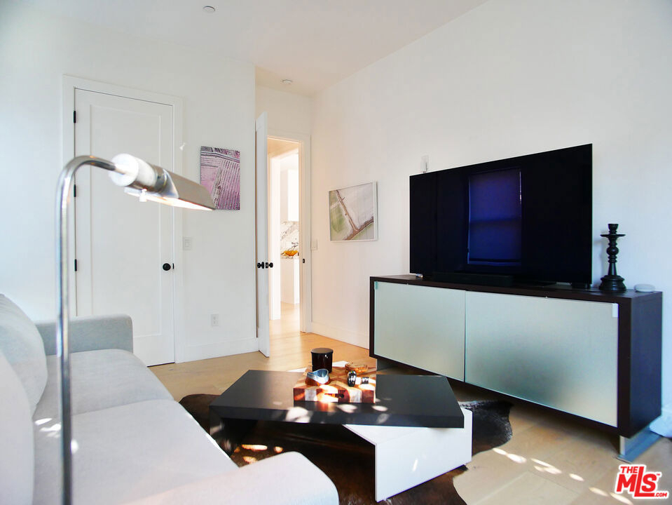3744 Somerset Drive - Photo 9