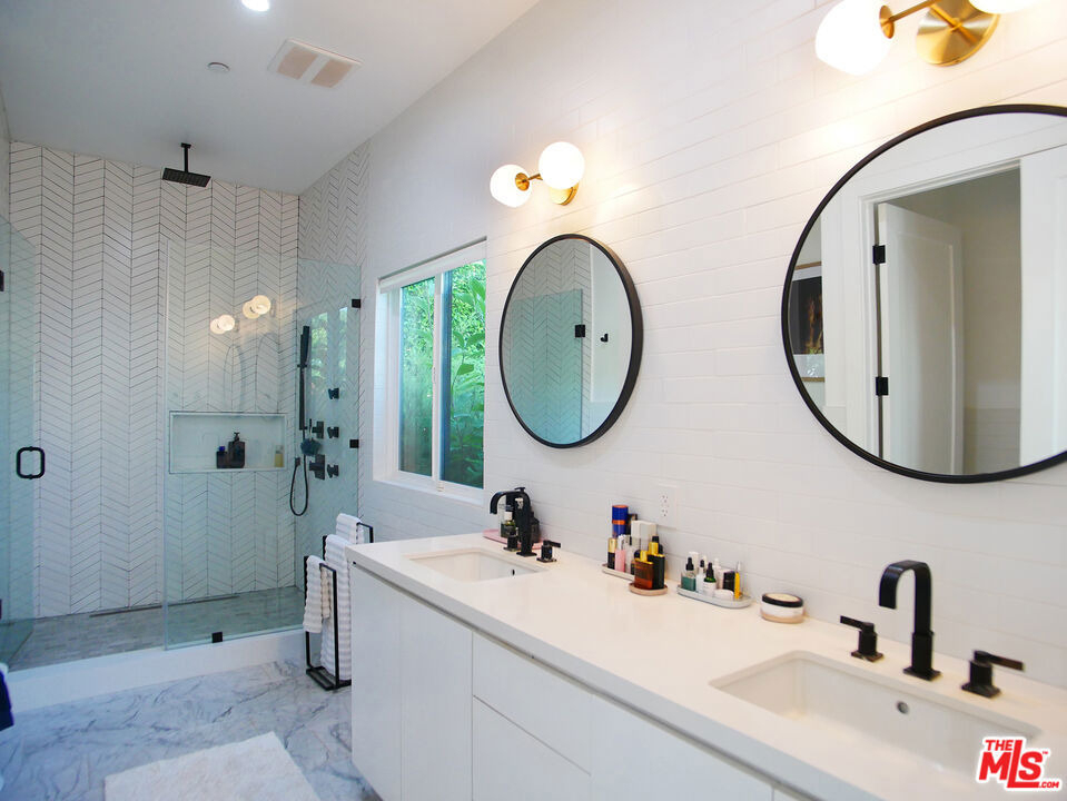 3744 Somerset Drive - Photo 18