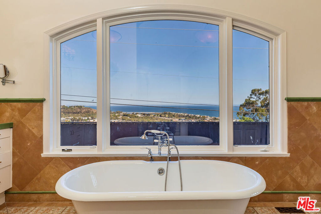 3453 Coast View Drive - Photo 18