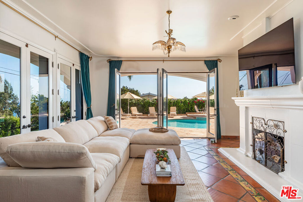 3453 Coast View Drive - Photo 5