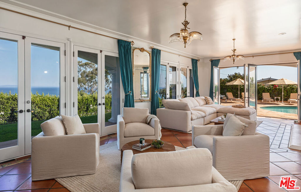 3453 Coast View Drive - Photo 4