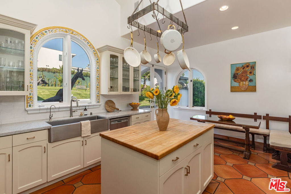 3453 Coast View Drive - Photo 10