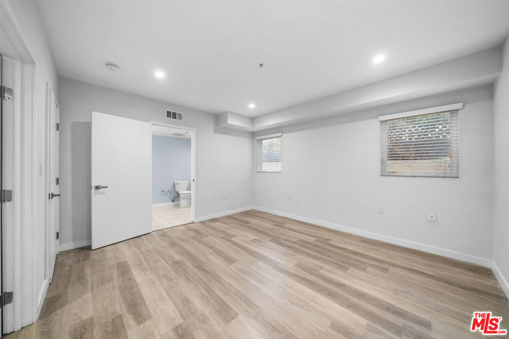 8532 Cashio Street - Photo 19