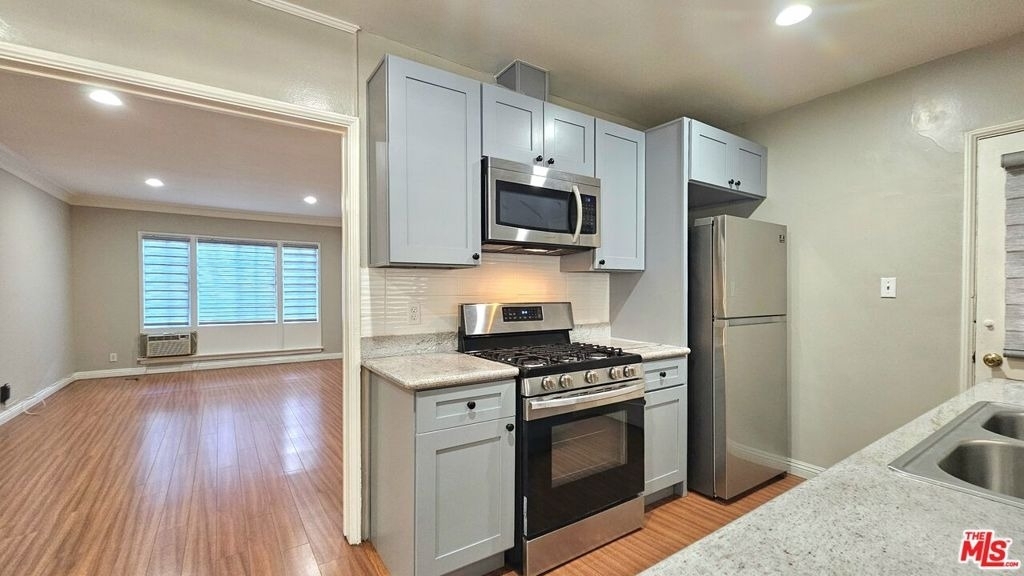 1020 S Norton Avenue - Photo 0