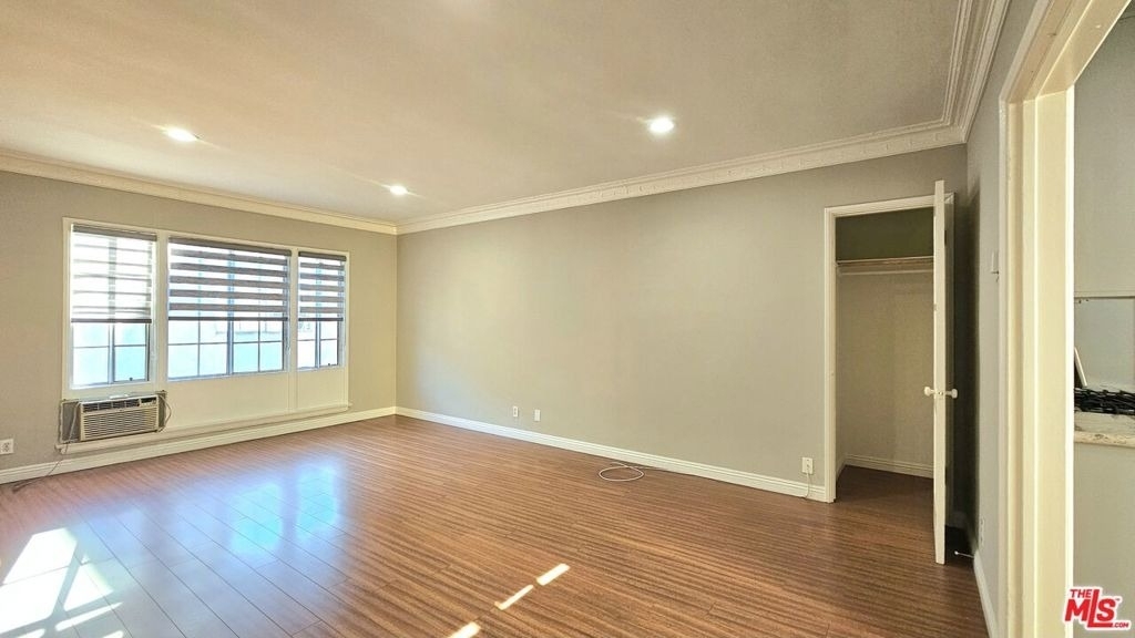 1020 S Norton Avenue - Photo 1
