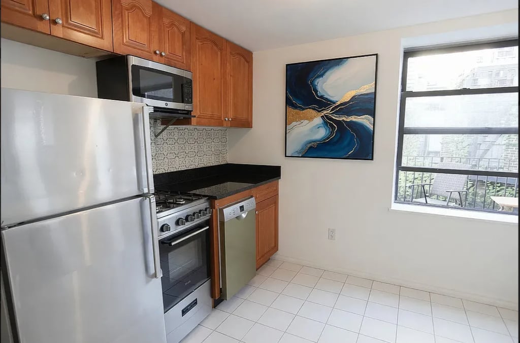 29 7th Avenue - Photo 2