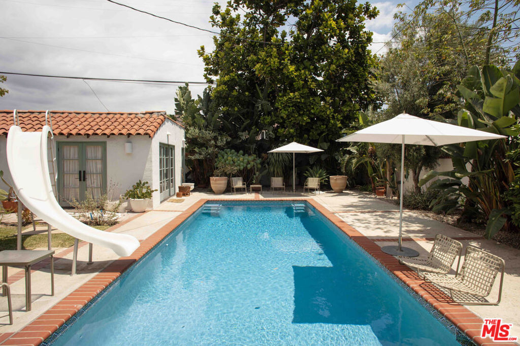 5662 Berkshire Drive - Photo 2