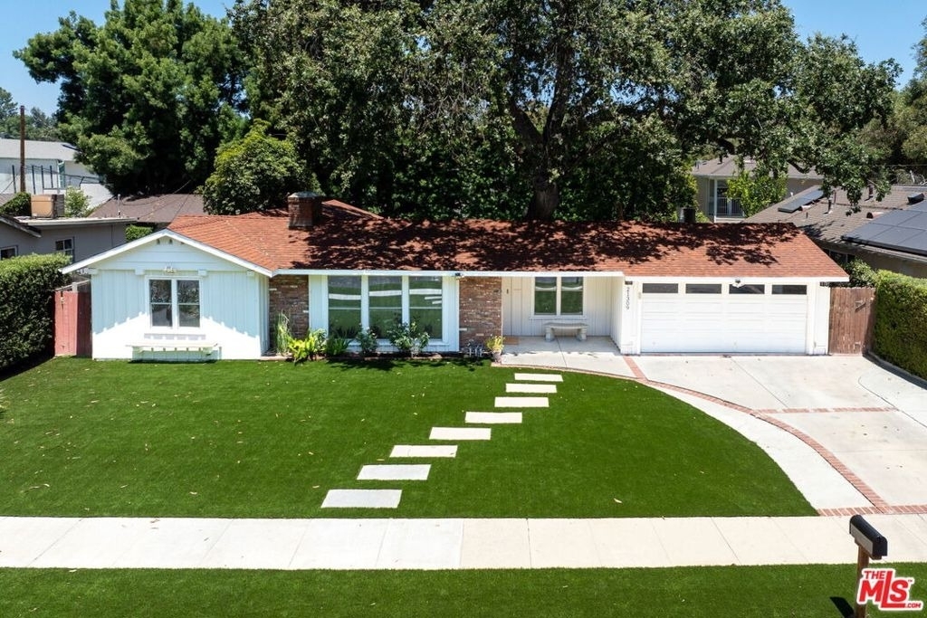 21309 Ibanez Avenue - Photo 0